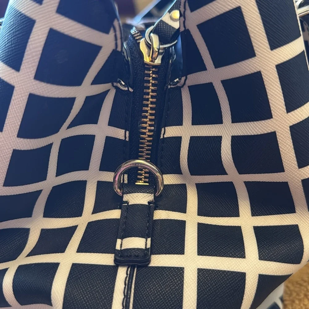 Kate Spade black & white very clean - Picture 13 of 15
